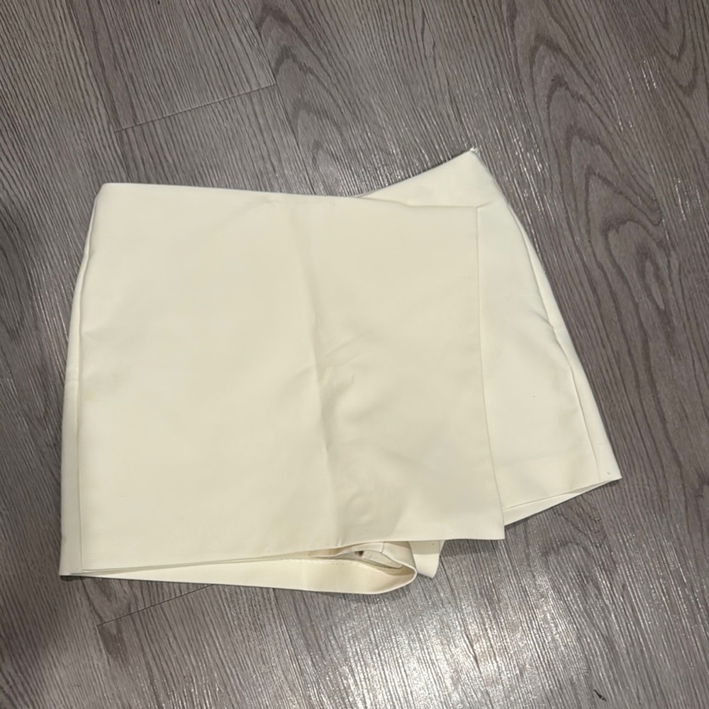 Zara off white Mini Skort